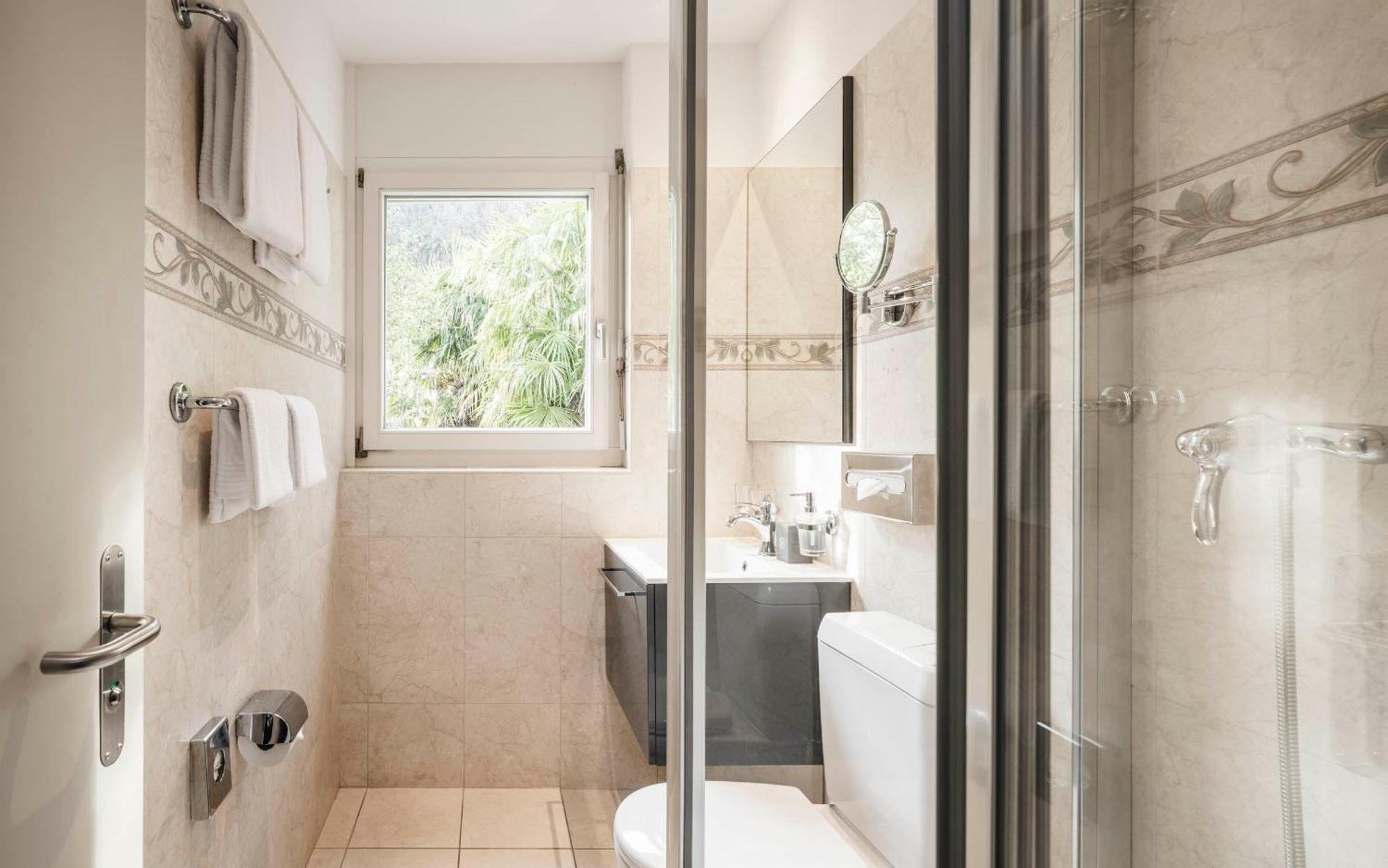 Easyrooms Ai Monti Locarno Bagian luar foto
